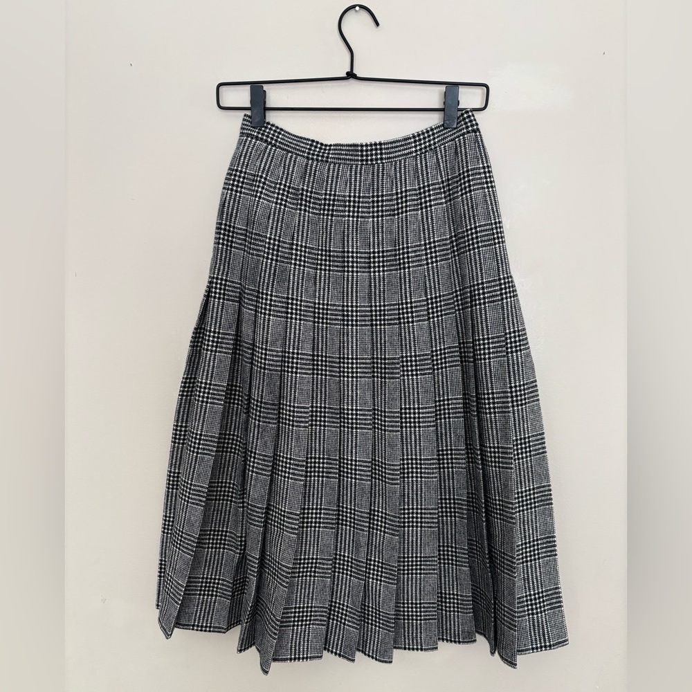 Vintage Pendleton 100% Wool Black and White Pleated Plaid Midi Skirt Tartan